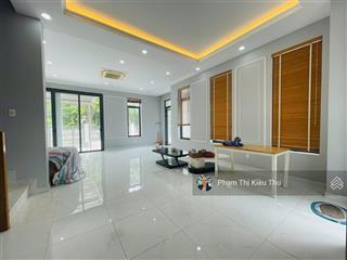 Biệt thự góc 2 mặt tiền sân vườn nhà hoàn thiện cơ bản mới đẹp giá thuê 50tr nhà sẵn dọn vô ở ngay
