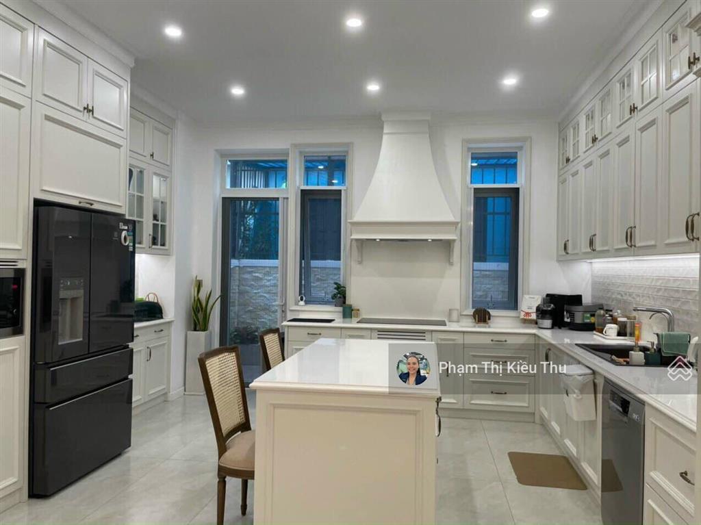 Chính chủ cần bán nhà phố view công viên dt 5x20m 1 trệt 3 lầu full nội thất đầy đủ  0902 872 ***