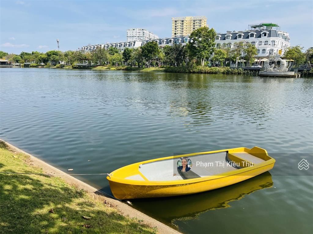 Chính chủ cần bán nhà phố view công viên dt 5x20m 1 trệt 3 lầu full nội thất đầy đủ  0902 872 ***