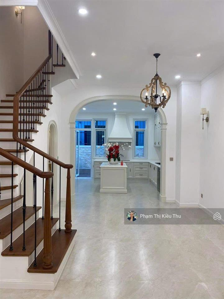 Chính chủ cần bán nhà phố view công viên dt 5x20m 1 trệt 3 lầu full nội thất đầy đủ  0902 872 ***