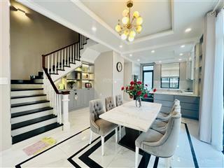 Siêu phẩm biệt thự full nội thất bao đẹp dọn vô ở ngay dt 160m sân vườn thoáng mát. giá thuê 35tr
