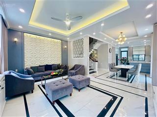 Siêu phẩm biệt thự full nội thất bao đẹp dọn vô ở ngay dt 160m sân vườn thoáng mát. giá thuê 35tr