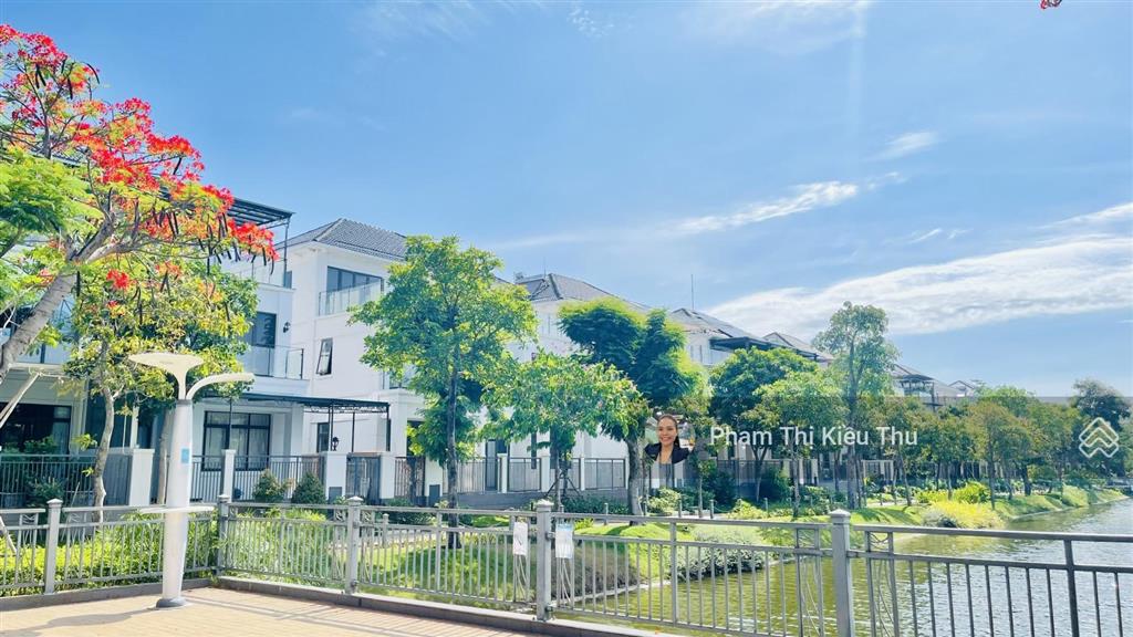 Lakeview city chính chủ cần bán nhà phố trục đường d 25m view gần hồ dt nhà 100m2 nội thất đẹp