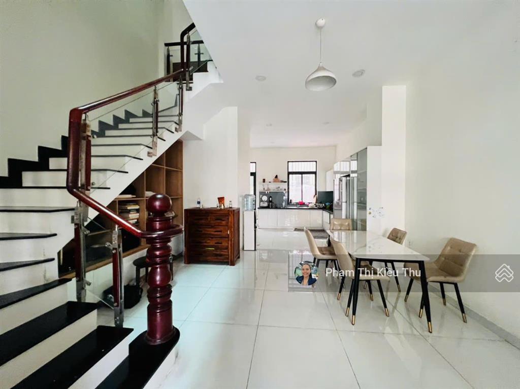 Nhà phố lakeview city dt 5x20m 1 trệt 3 lầu nội thất mới đẹp giá thuê chỉ 27tr  ngay 0902 872 ***