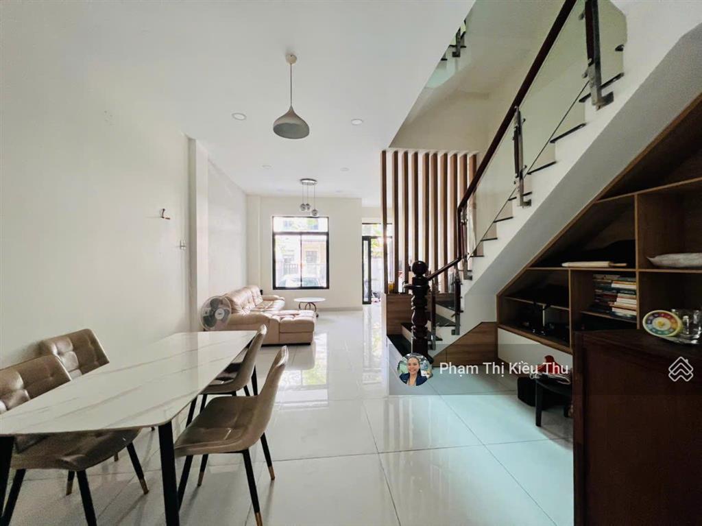Nhà phố lakeview city dt 5x20m 1 trệt 3 lầu nội thất mới đẹp giá thuê chỉ 27tr  ngay 0902 872 ***