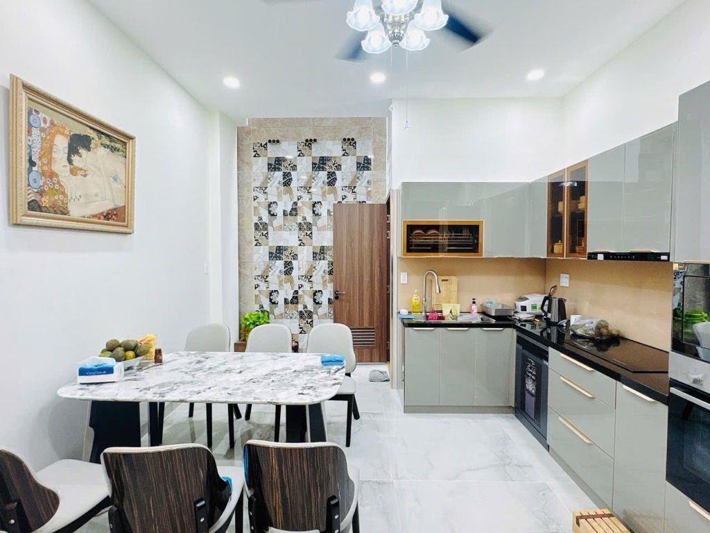 Nhà mặt tiền Quận 1, Huyền Quang ngang 4m dài 15m 3 tầng hoàn công đủ...