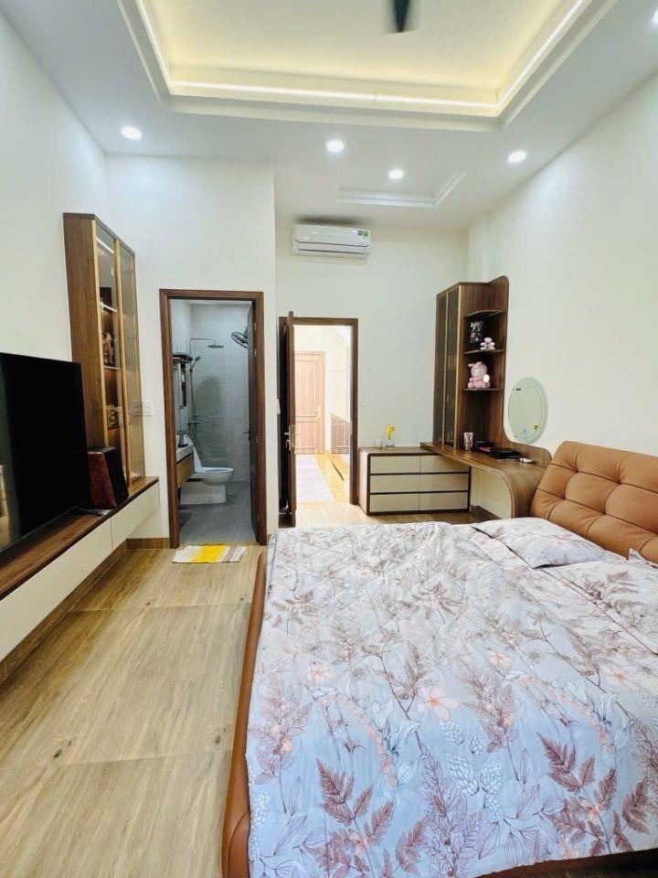 Nhà mặt tiền Quận 1, Huyền Quang ngang 4m dài 15m 3 tầng hoàn công đủ...