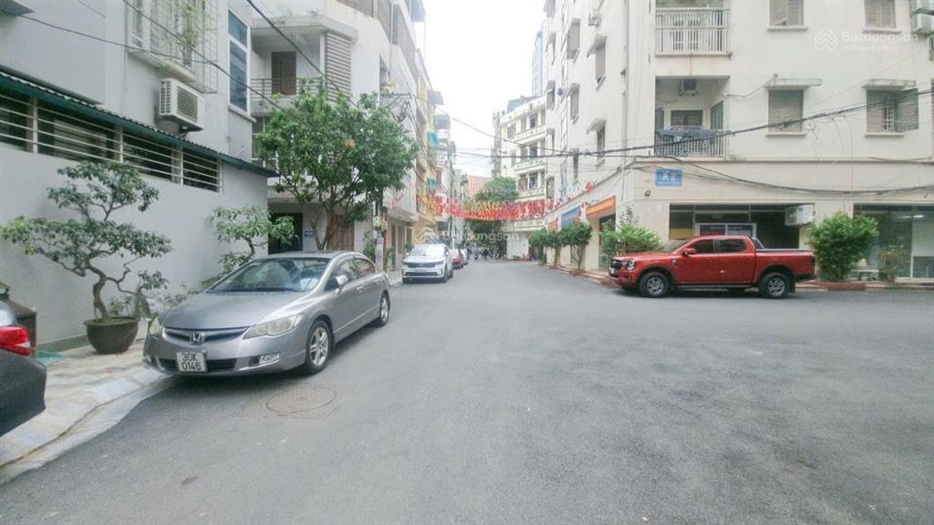 Bán nhà nghĩ đô, cầu giấy .ô tô tránh, vỉa hè , gần starlake. 100m2 mặt tiền 8.5m 36.5 tỉ