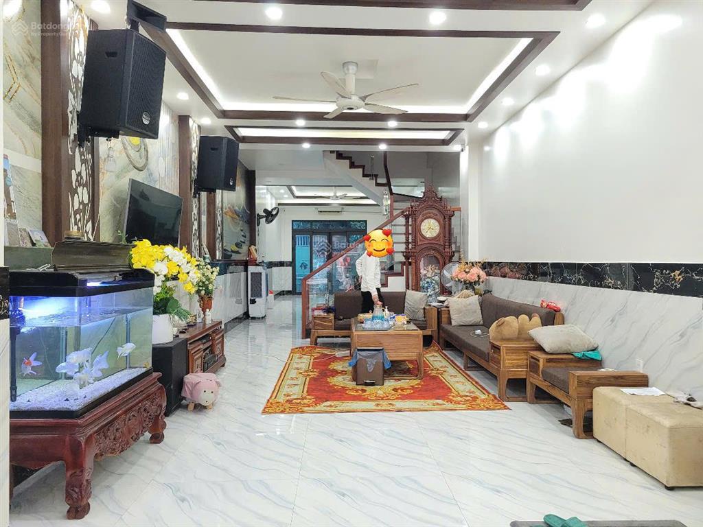 Bán nhà mặt đường 3 tầng độc lập, phù liễn, kiến an, hải phòng, gara 2 ô tô vào nhà, giá 6.7 tỷ
