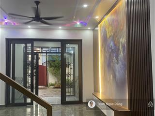 Bán nhà 3 tầng độc lập ngã 5 kiến an hải phòng, đường ôtô đánh võng, 3 xe ôtô tránh nhau giá 3.8 tỷ