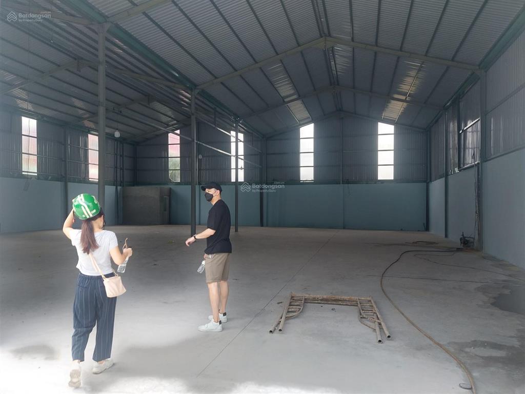 Cho thuê nhà xưởng 1200m2 đường xe công 40 feet tại phường tân thới hiệp, hcm