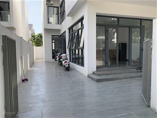 Cho thuê biệt thự nam cường ngay cạnh hồ làm văn phòng, kho, kinh doanh dt 180m2, hoàn thiện full