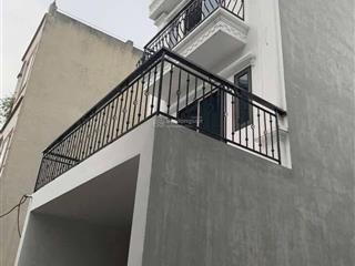 Đông la 53m 3 tầng xây mới. ôtô cách 15m giá hơn 5tỷ xíu ( giáp yên nghĩa)
