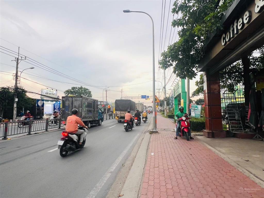 Bán quán cafe sông hà ngay cổng kcn đông nam  16x52m=755m2 thổ 428m2