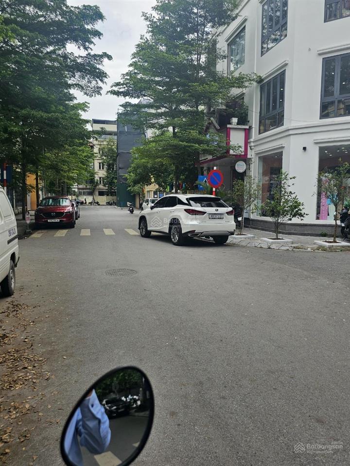 Bán biệt thự liền kề phố nguyễn huy tưởng, thang máy lô góc 210m2 chỉ 61 tỷ.  0975 642 ***