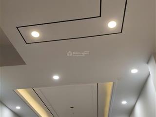 Gia đình cần bán gấp nhà 3 tầng mặt phố lạc long quân dt 43m mặt tiền 3,5m giá 23,5 tỷ