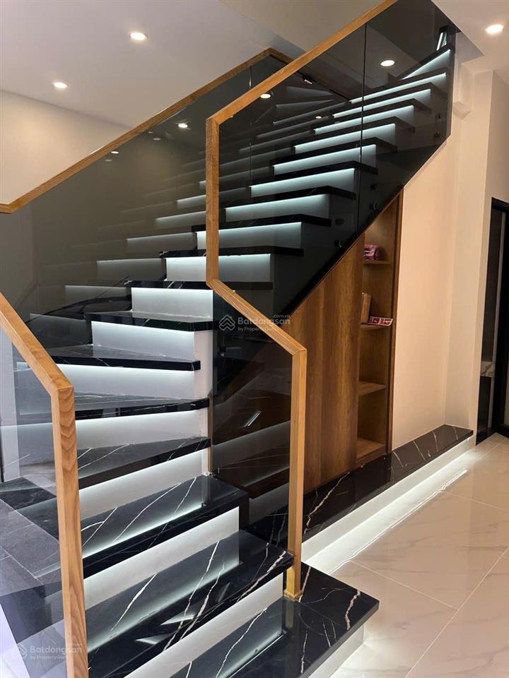 Chính chủ bán nhà mặt tiền đường số q2 có hh mg, nhà đẹp, vị trí đẹp, 150m2 sàn, có gara, cạnh sông