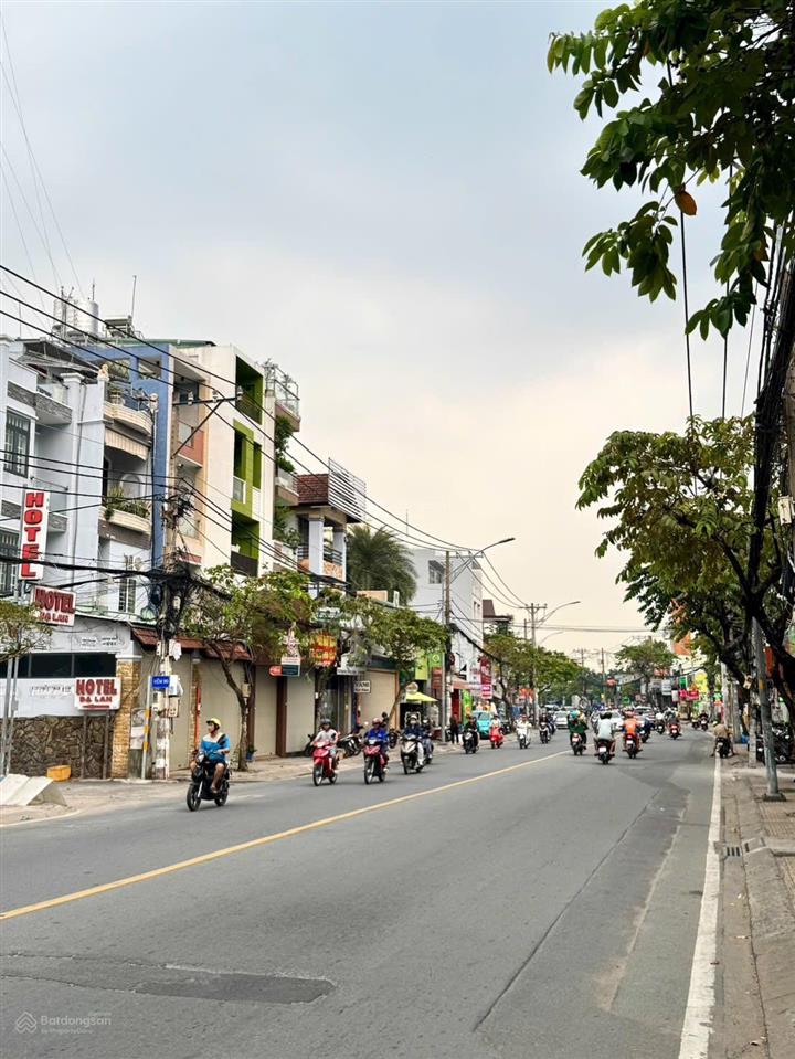 Mặt tiền đặng văn bi trục kinh doanh hiếm còn sót lại