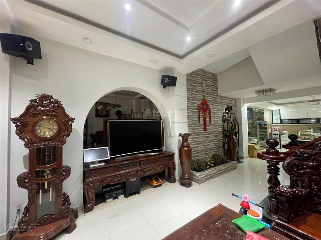 Nhà đường 30 khu dân cư tên lửa, cạnh công viên  dt 9m x 20m xây 4 lầu  giá 27 tỷ thương lượng