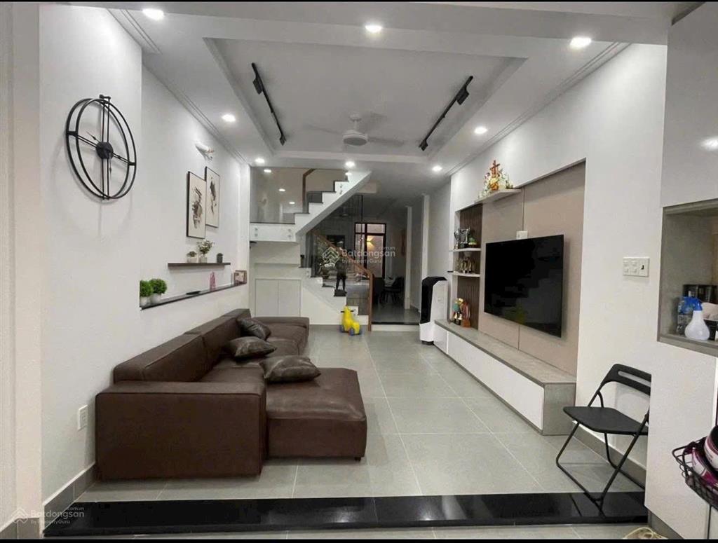 Bán nhà mới đẹp cách aeon 100m cạnh công viên lớn . dt 4x20 xd 3,5 tấm . giá 12,5 tỷ