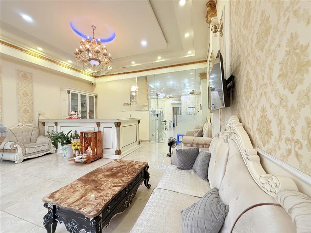 Cho thuê nhà mặt tiền ngã tư tên lửa tỉnh lộ 10 . dt 7x14 xd 1 trệt 1 lầu . giá 33tr/tháng tl