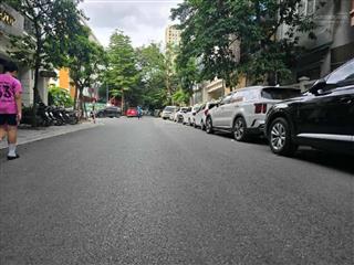 Chủ cần bán gấp phân lô ô tô tránh dừng đỗ  khuất duy tiến 150 m , giá 40 tỷ