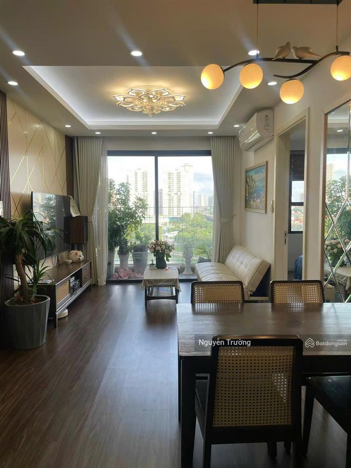 Cần bán căn hộ 67m2, 2pn 2vs, full đồ đẹp, view hồ, chung cư vinhomes d'capitale. giá chỉ 6.8 tỷ