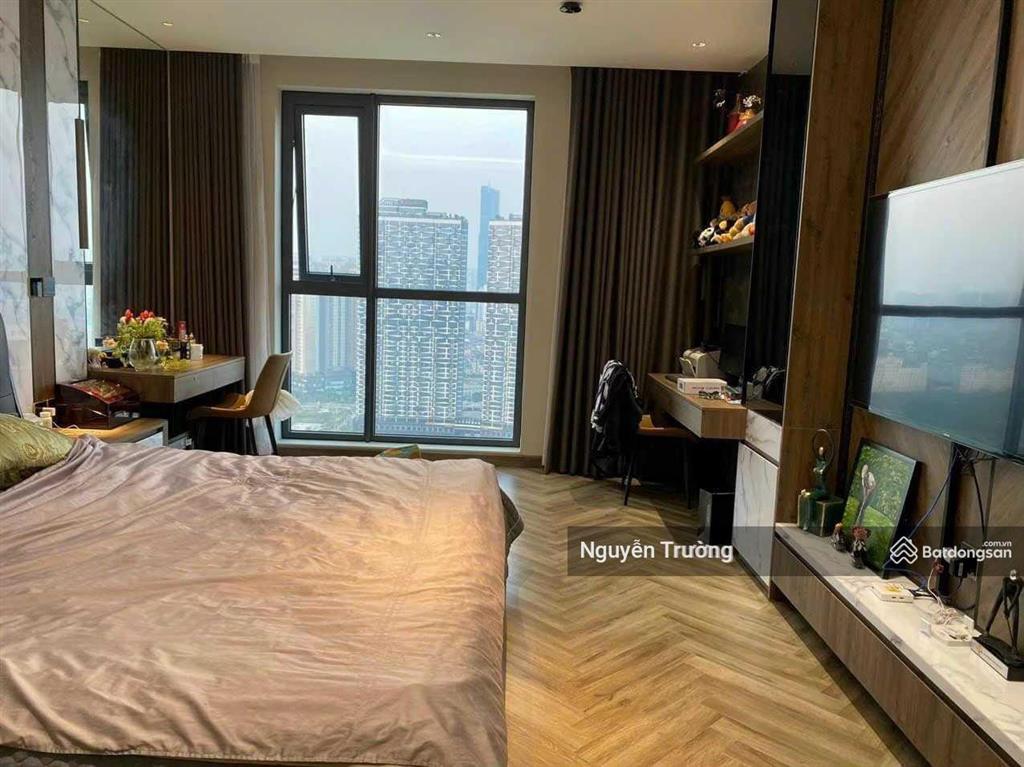 Chính chủ bán penthouse duplex 235m2, 5pn 3vs, full đồ đẹp, chung cư starlake tây hồ. giá 37.9 tỷ