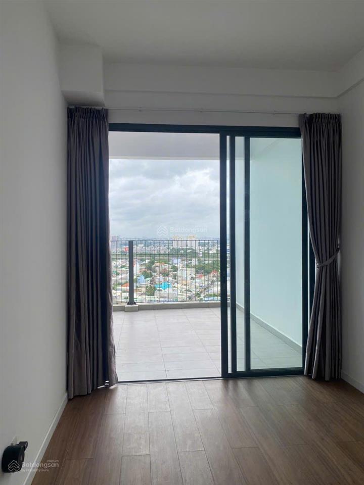 Bán nhanh căn duplex 115m2 (3pn + 3wc) có sân vườn. ngay q9 liền kề q2.  0977 324 ***