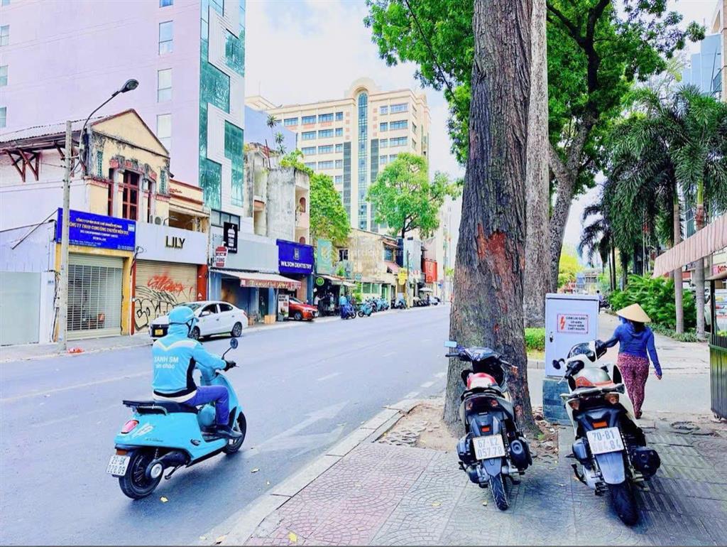 Cho thuê nhà góc 2mt số 40  42 đường nguyễn thị minh khai, quận 1, 16x36m, 1 trệt 1 lầu.