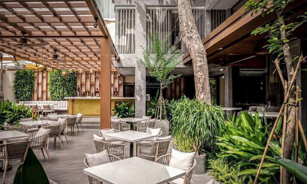 Cho thuê nhà mặt tiền 25m, 2.600m2 số 172bc nguyễn đình chiểu, quận 3, siêu rộng đẹp có sân vườn