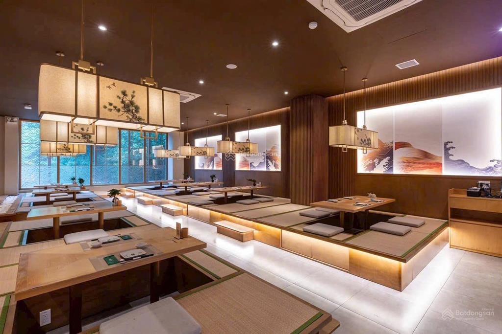 Cho thuê mặt tiền số 5 lý tự trọng, phường bến nghé, tt quận 1, có hầm và 3 lầu thang máy, 350tr/th