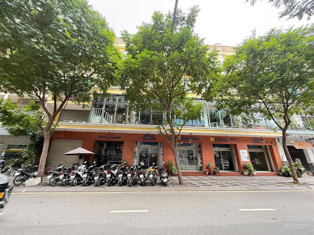 Cho thuê nhà mặt tiền siêu to 20m, trương định, quận 1, gần chợ bến thành