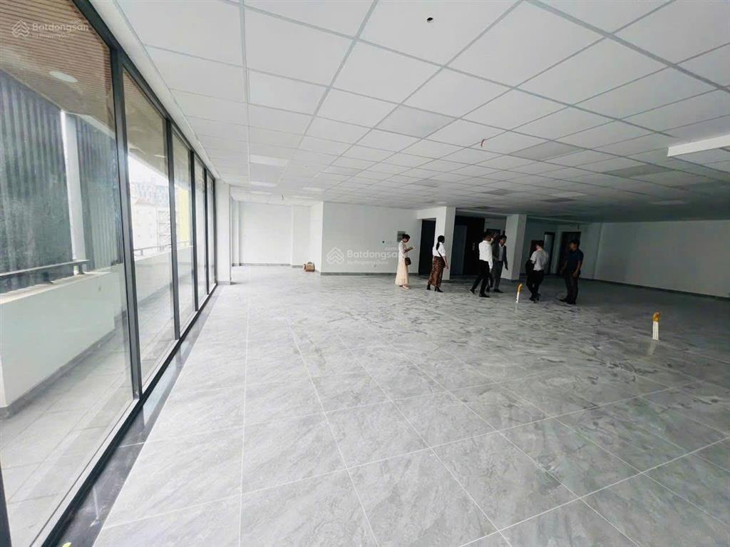 Cho thuê tòa nhà mới 1.900m2 siêu đẹp, số 35 hồ xuân hương, quận 3. dt14x20m, hầm, 7 tầng,pccc.
