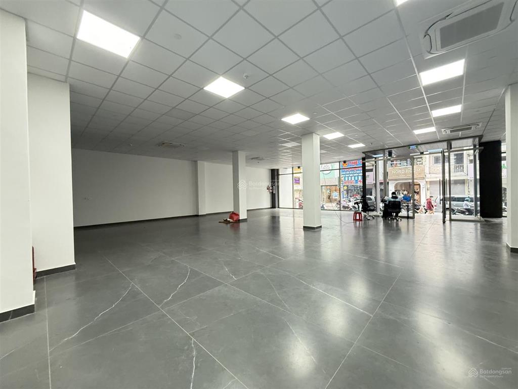 Cho thuê toà nhà mt 22 trần huy liệu phường 12 phú nhuận, hầm trệt 4 lầu 2 thang máy, nhận nhà ngay