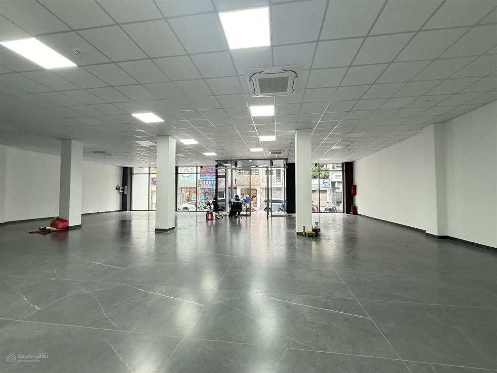 Cho thuê toà nhà mt 22 trần huy liệu phường 12 phú nhuận, hầm trệt 4 lầu 2 thang máy, nhận nhà ngay