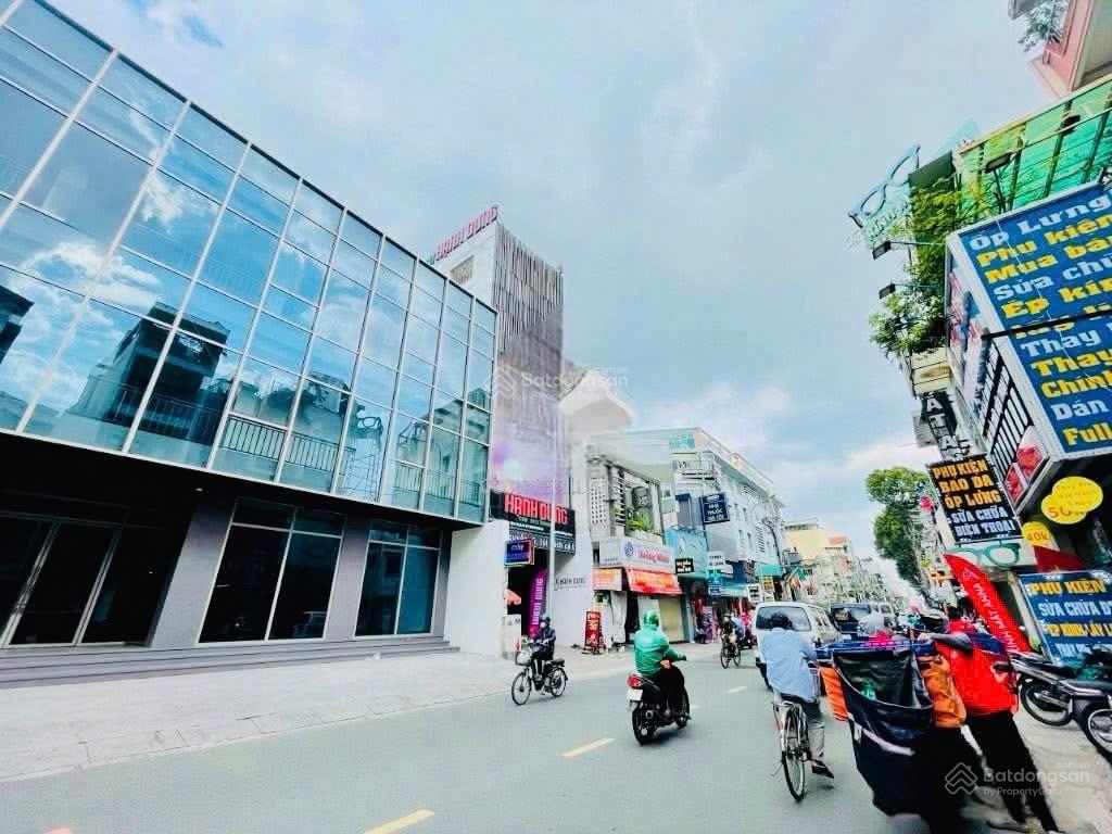 Cho thuê toà nhà mt 22 trần huy liệu phường 12 phú nhuận, hầm trệt 4 lầu 2 thang máy, nhận nhà ngay