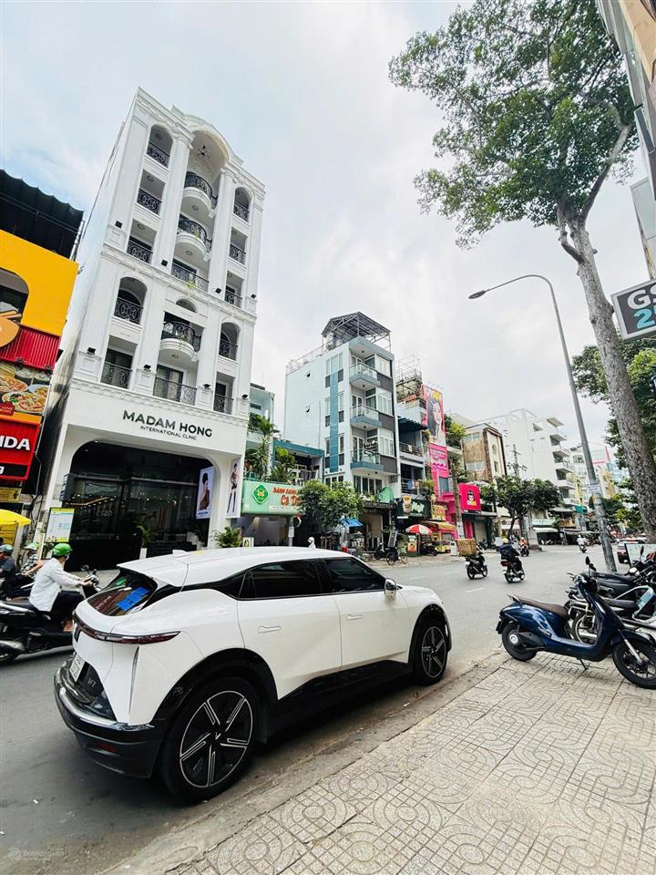 Cho thuê nhà mặt tiền số 4042 đường cao thắng, p.2, q3. dt 8x25m, 1 hầm 1 trệt 7 lầu tm, 360tr/th