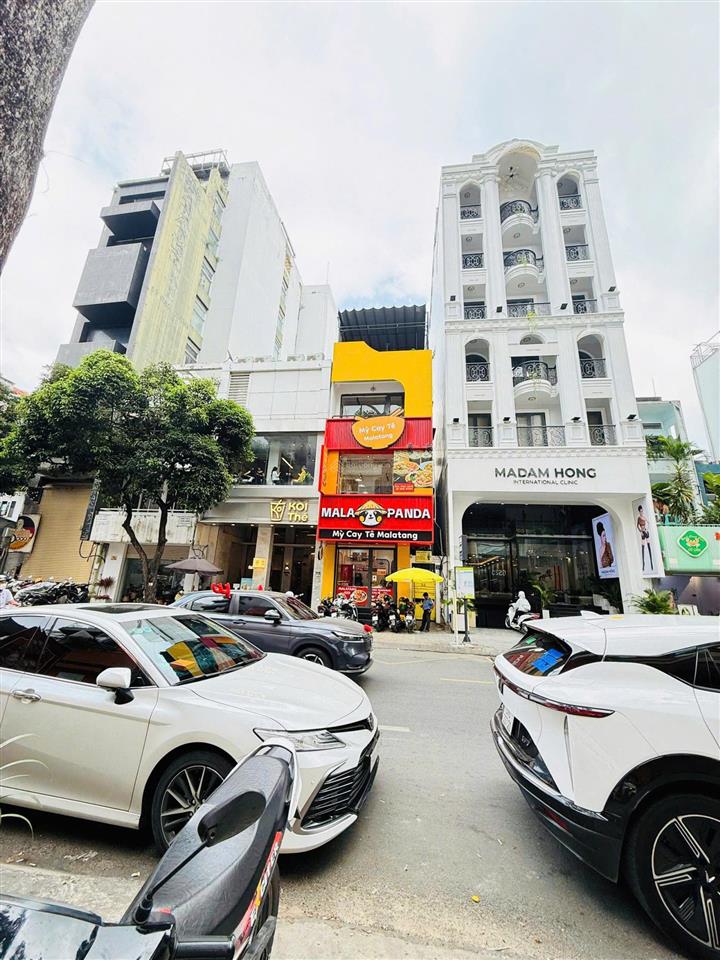 Cho thuê nhà mặt tiền số 4042 đường cao thắng, p.2, q3. dt 8x25m, 1 hầm 1 trệt 7 lầu tm, 360tr/th