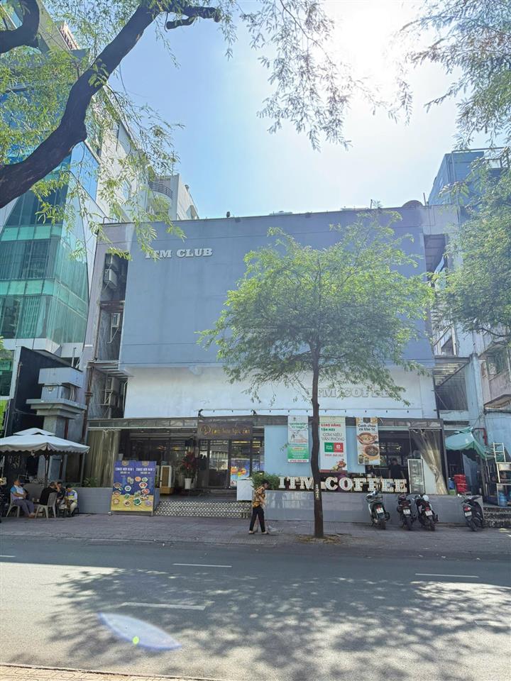 Cho thuê nhà mặt tiền 2.250m2 số 65 võ văn tần, quận 3, dt 25x30m, trệt, 2 lầu, trống suốt.