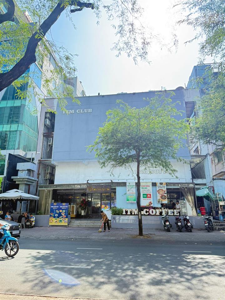 Cho thuê nhà mặt tiền 2.250m2 số 65 võ văn tần, quận 3, dt 25x30m, trệt, 2 lầu, trống suốt.