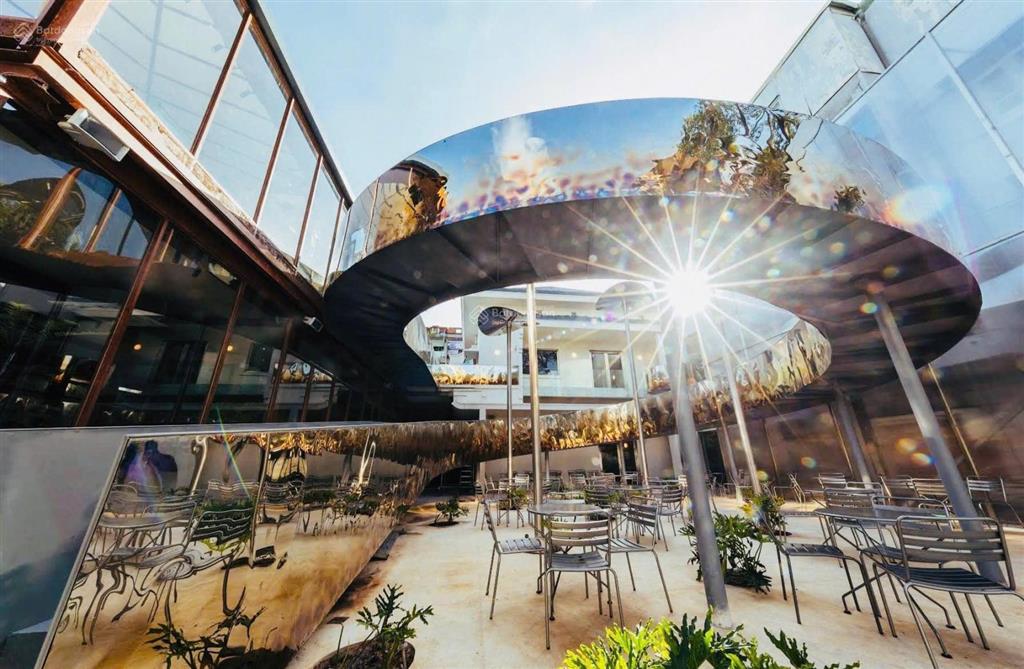 Cho thuê mb 900m2 số 244 pasteur, quận 3. dt 20x45m, trống suốt, phù hợp nhà hàng, cafe, showroom