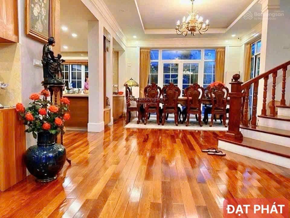 Chính chủ bán biệt thự kđt mới dịch vọng  gần cv cầu giấy. 320m2 x 5t  mt 15m  giá 82 tỷ