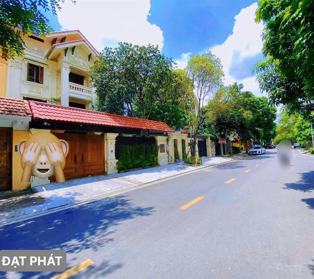 Chính chủ bán biệt thự kđt mới dịch vọng  gần cv cầu giấy. 320m2 x 5t  mt 15m  giá 82 tỷ