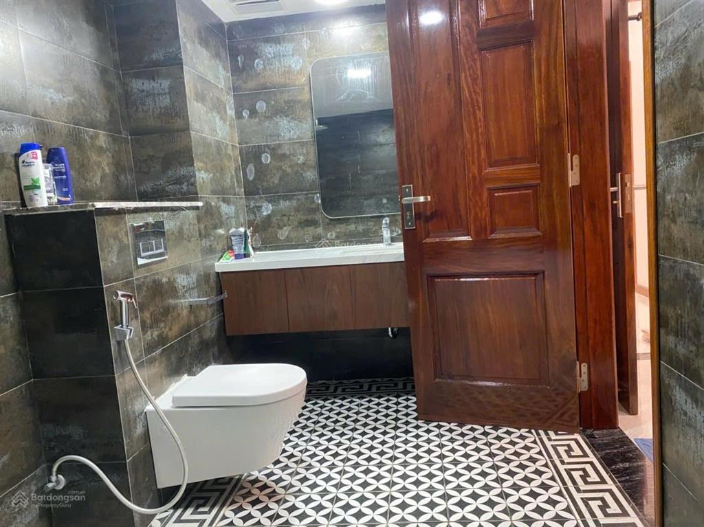 Chính chủ cần bán căn hộ chung cư tại m3m4 nguyễn chí thanh. 195m2  3pn  3wc nhà đẹp full đồ