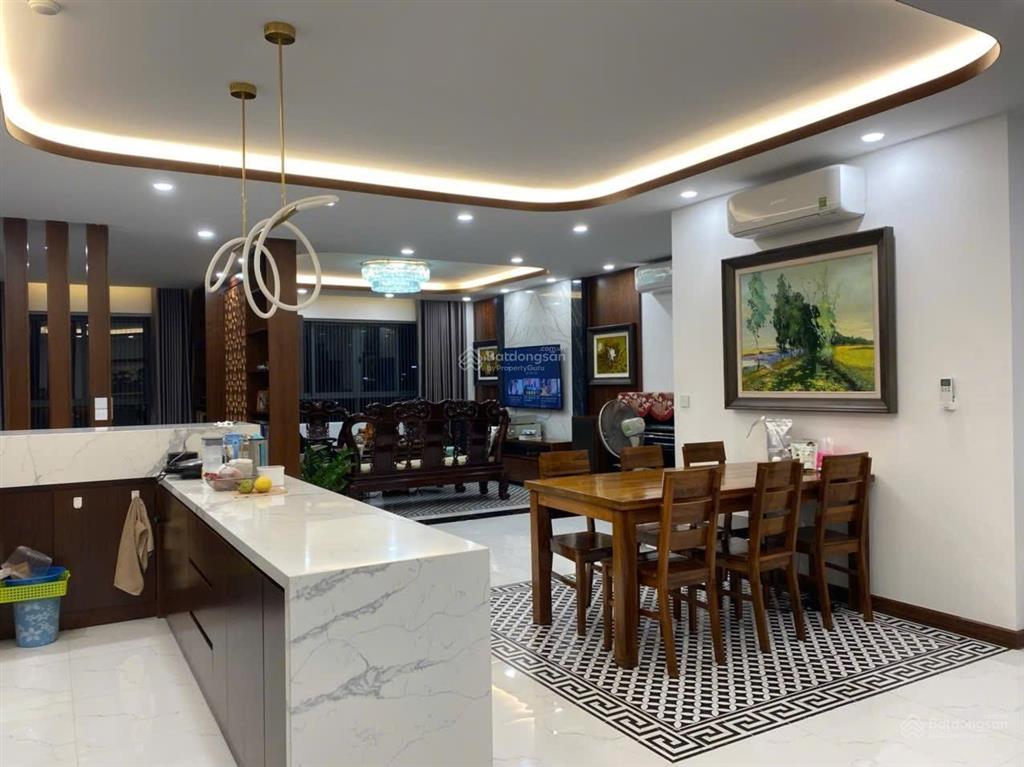 Chính chủ cần bán căn hộ chung cư tại m3m4 nguyễn chí thanh. 195m2  3pn  3wc nhà đẹp full đồ