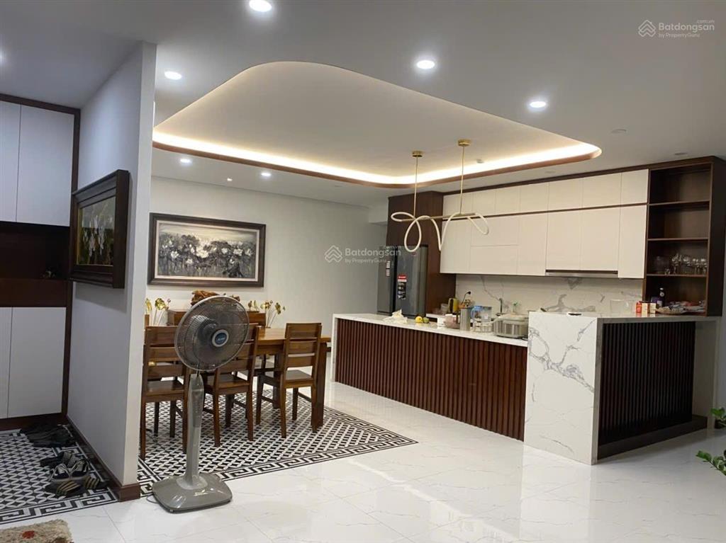 Chính chủ cần bán căn hộ chung cư tại m3m4 nguyễn chí thanh. 195m2  3pn  3wc nhà đẹp full đồ