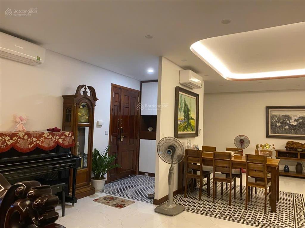 Chính chủ cần bán căn hộ chung cư tại m3m4 nguyễn chí thanh. 195m2  3pn  3wc nhà đẹp full đồ