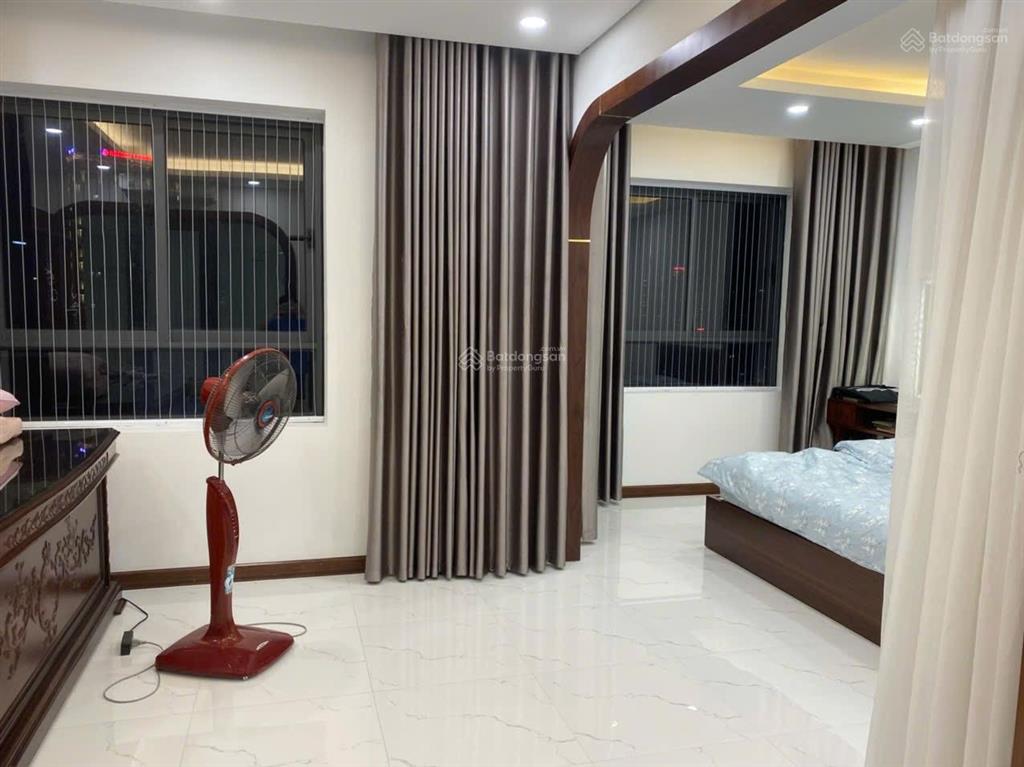 Chính chủ cần bán căn hộ chung cư tại m3m4 nguyễn chí thanh. 195m2  3pn  3wc nhà đẹp full đồ