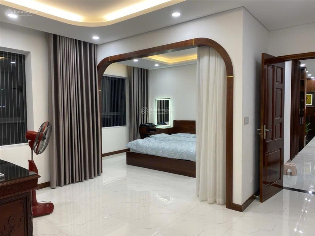 Chính chủ cần bán căn hộ chung cư tại m3m4 nguyễn chí thanh. 195m2  3pn  3wc nhà đẹp full đồ